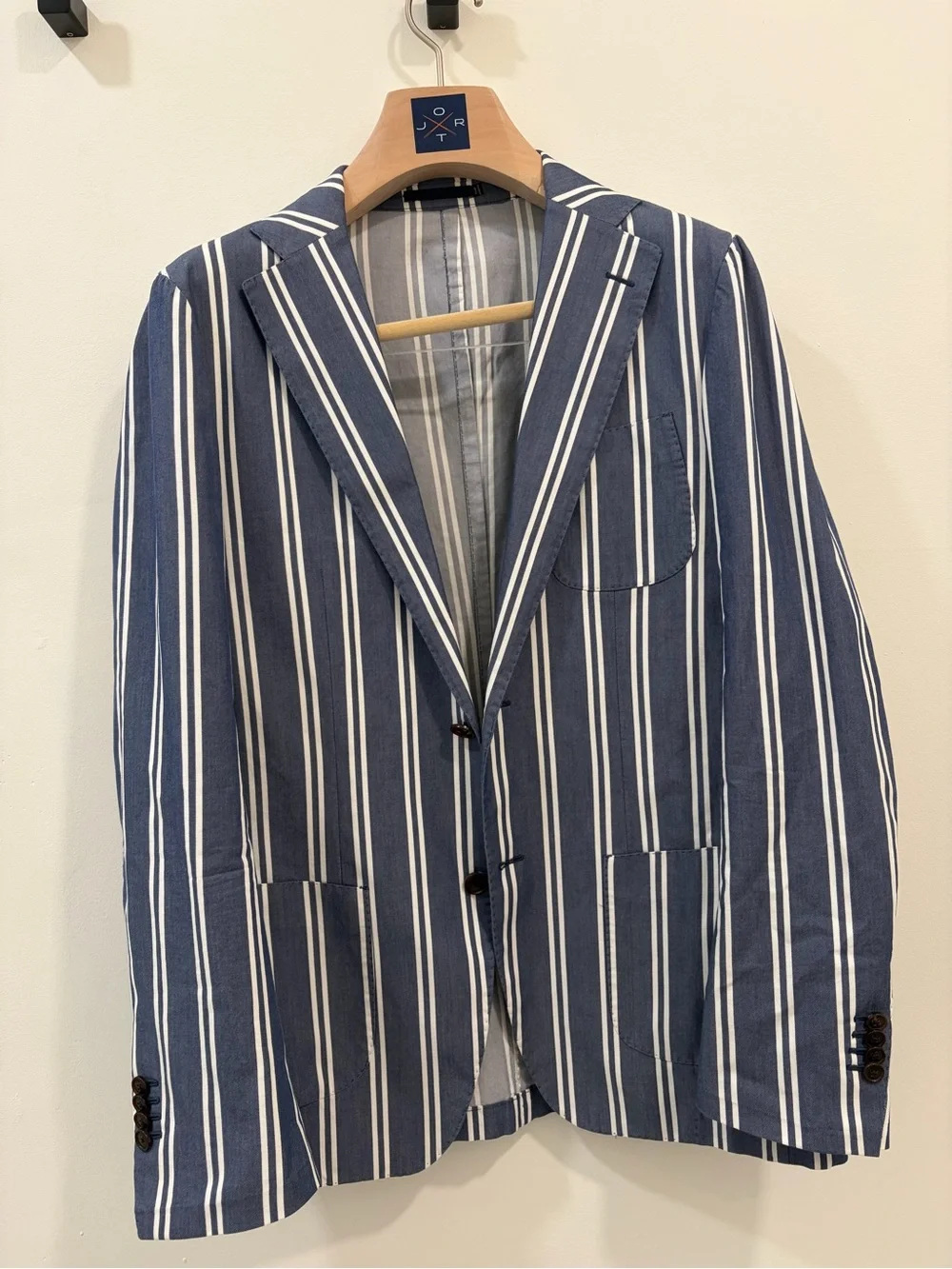 Suit Supply - Blue & White Striped Men’s Blazer - Slim Fit - 40R